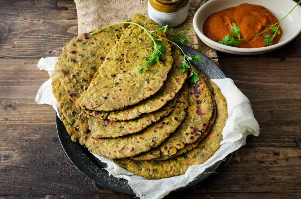 Bajra Aloo Roti-Makhan