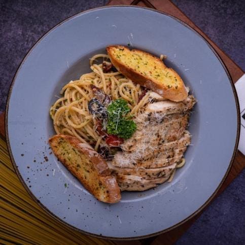 Agli-Olio Pasta With Grilled Chicken
