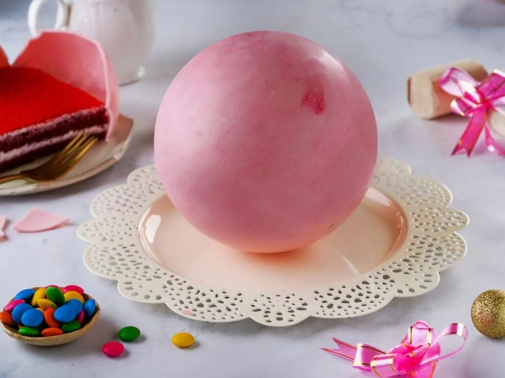 Love To Pinata Cake