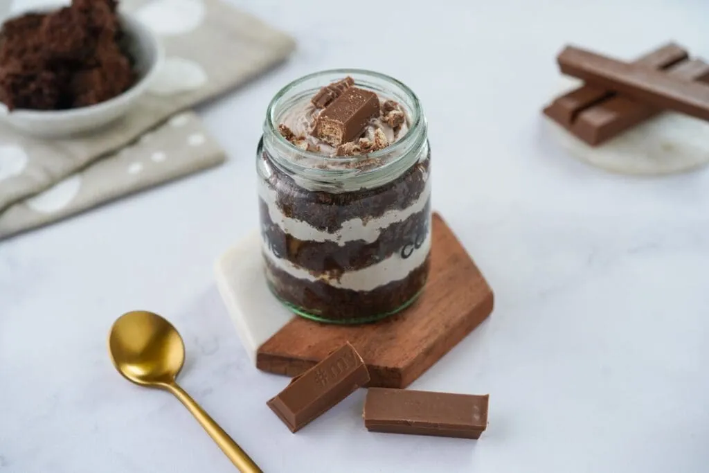 Kitkat Chocolate Dessert Jar Cake