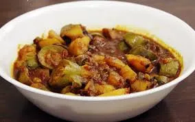 परवल आलू करी